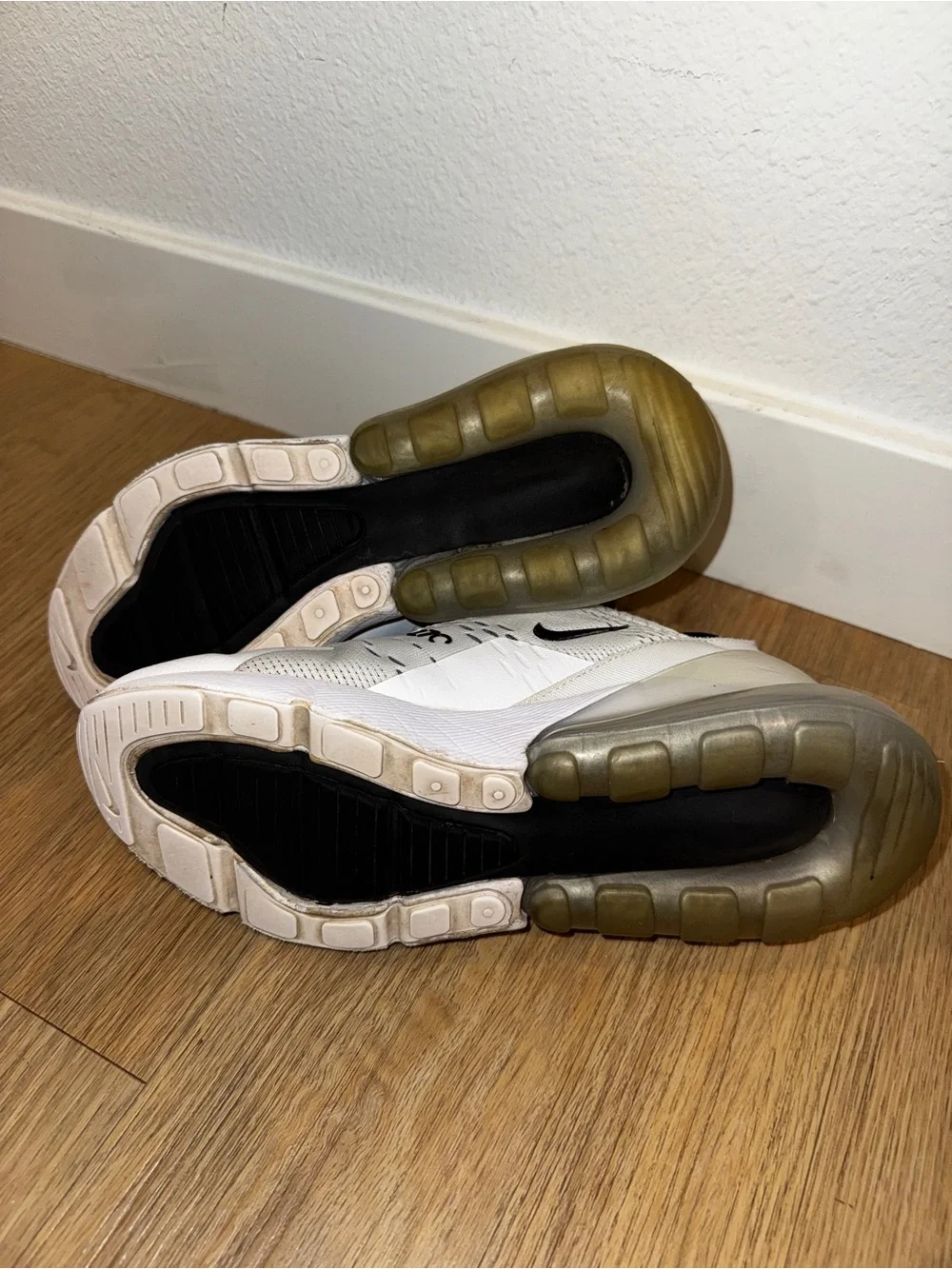 Nike White & Black Air Max 270 Running Shoes